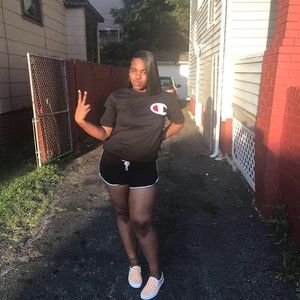 Meet your Posher, Teonna